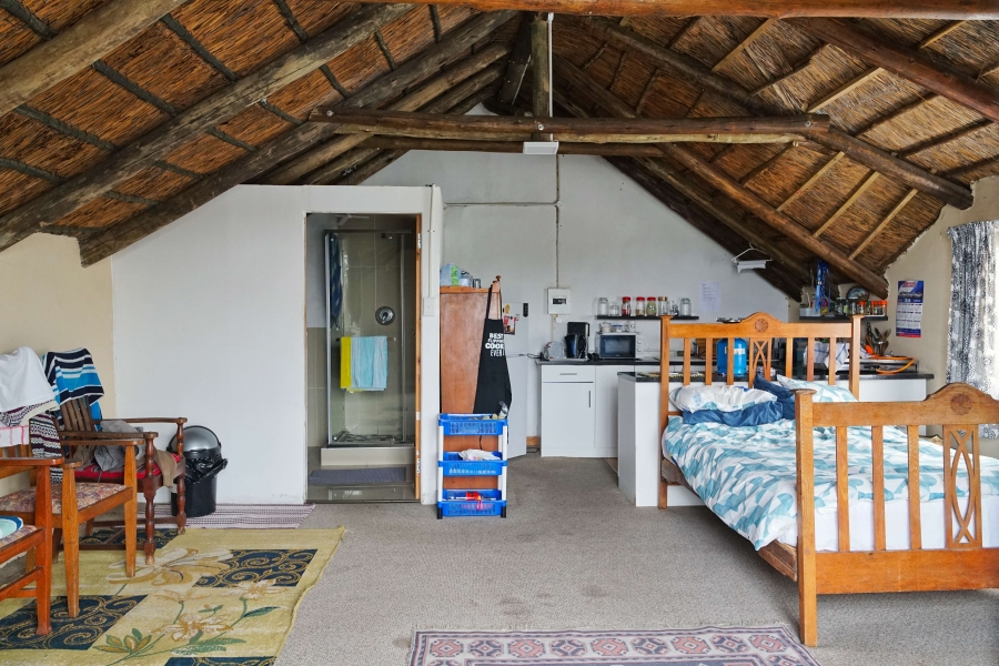 6 Bedroom Property for Sale in Cove Rock Eastern Cape